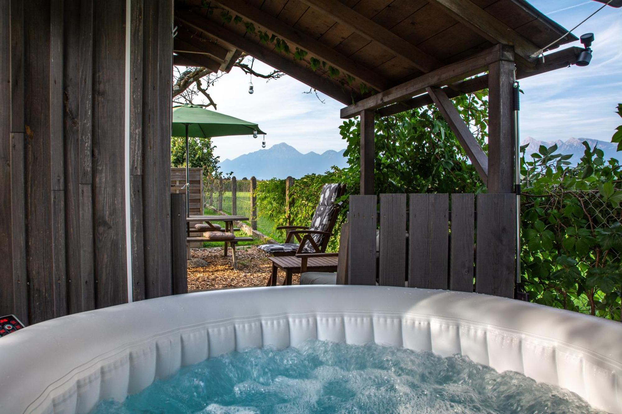 Glamping With A View Villa Smlednik Ngoại thất bức ảnh